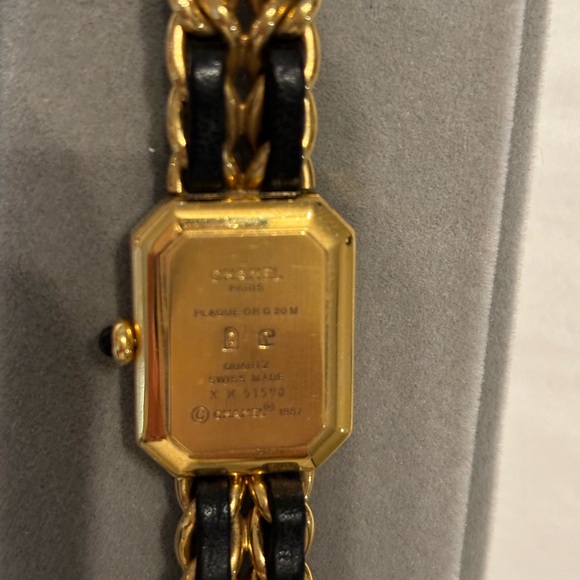 Chanel watch w/ lambskin bracelet - Picture 4 of 10